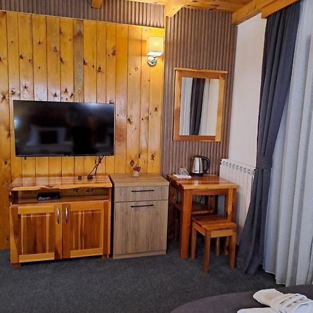 Rooms And Apartmants Mirovic 콜라신 외부 사진