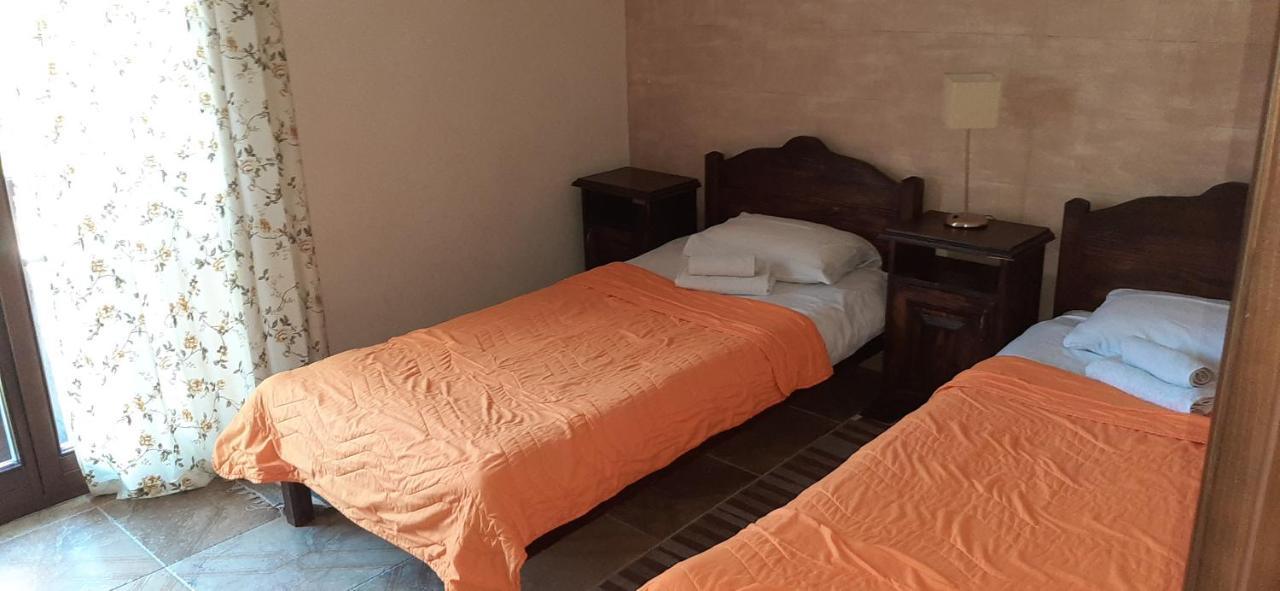Rooms And Apartmants Mirovic 콜라신 외부 사진