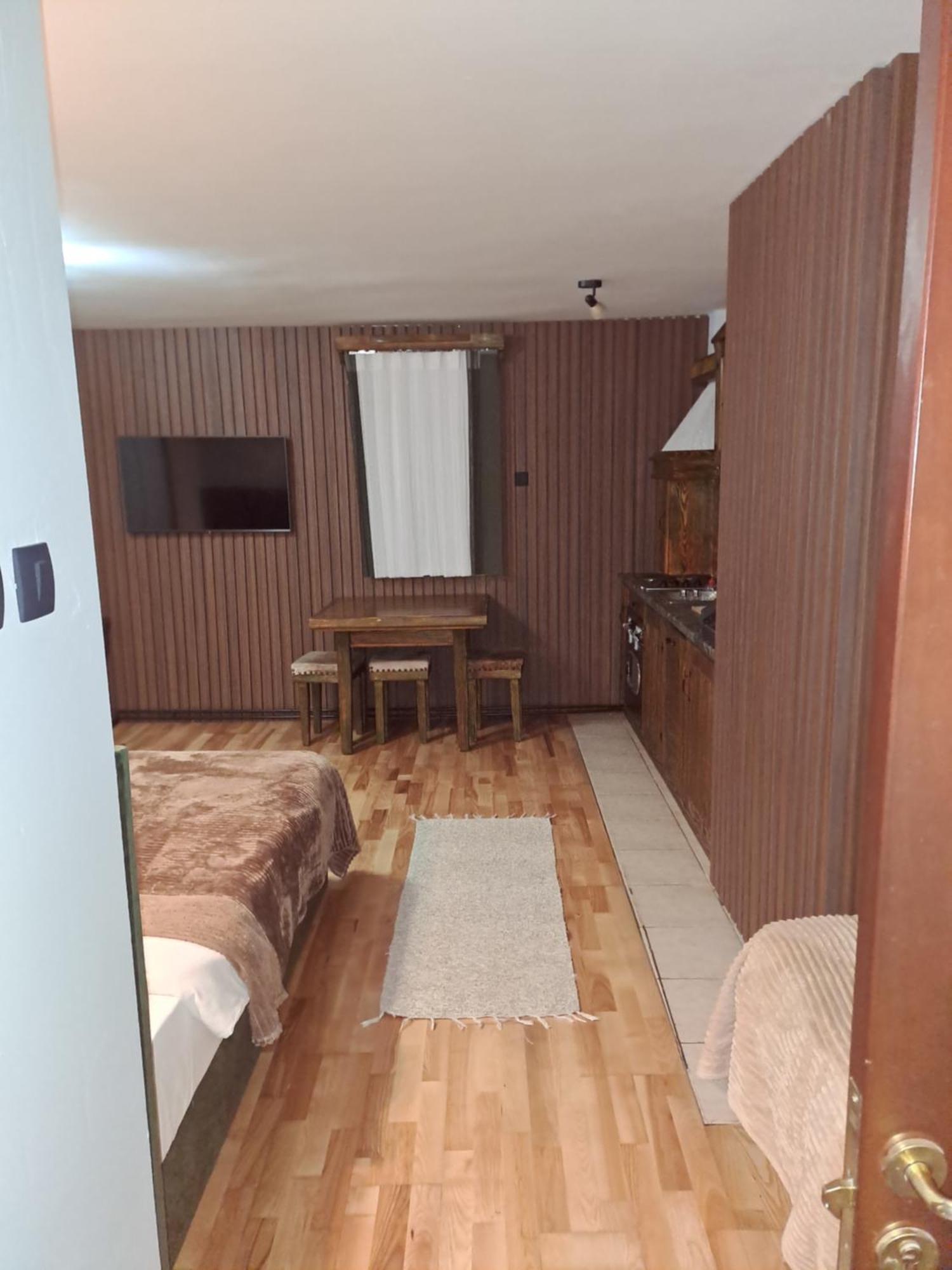 Rooms And Apartmants Mirovic 콜라신 외부 사진
