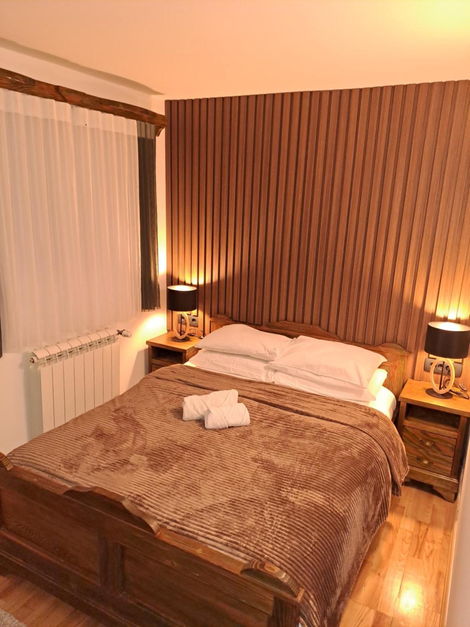 Rooms And Apartmants Mirovic 콜라신 외부 사진