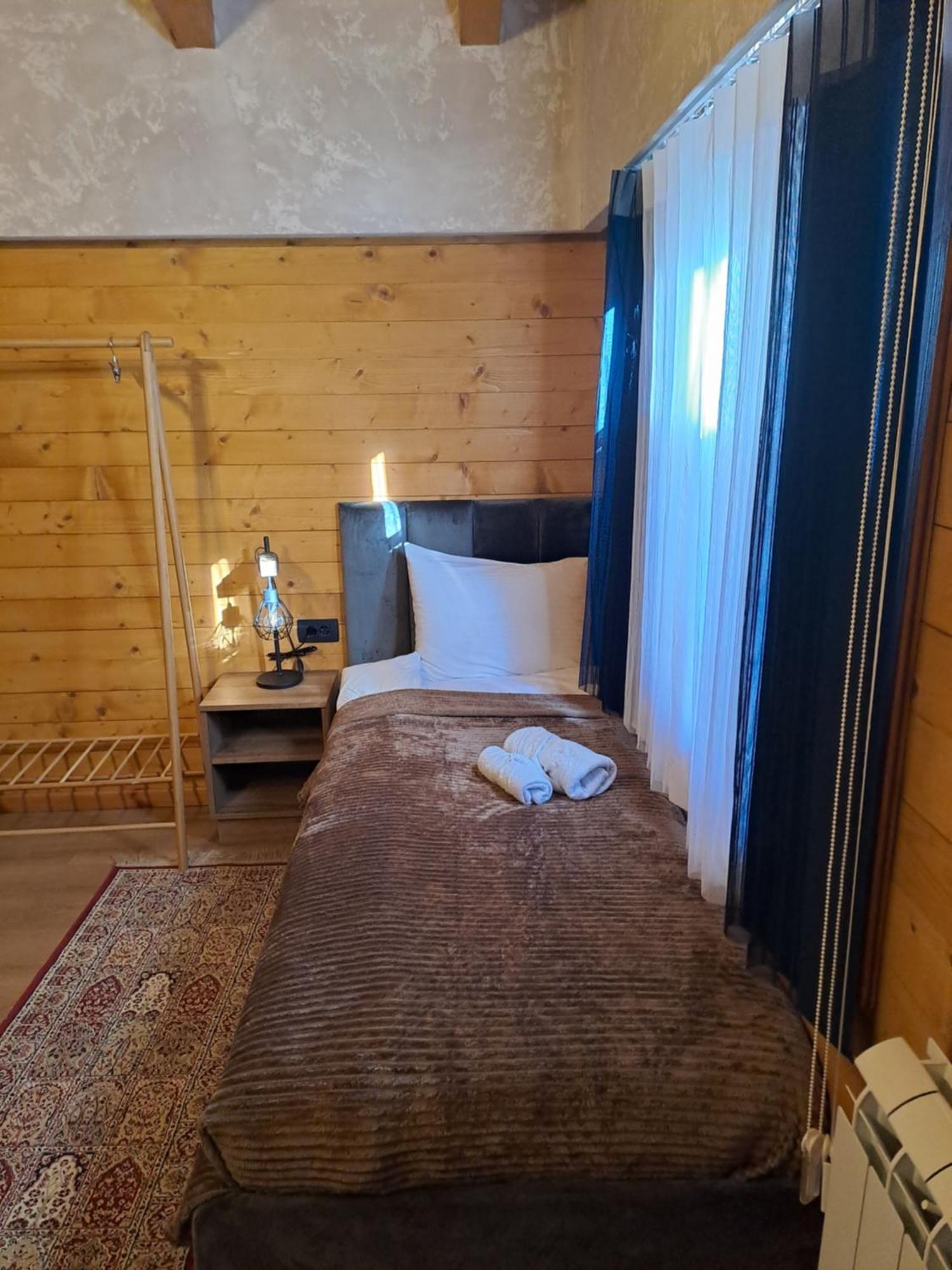 Rooms And Apartmants Mirovic 콜라신 외부 사진