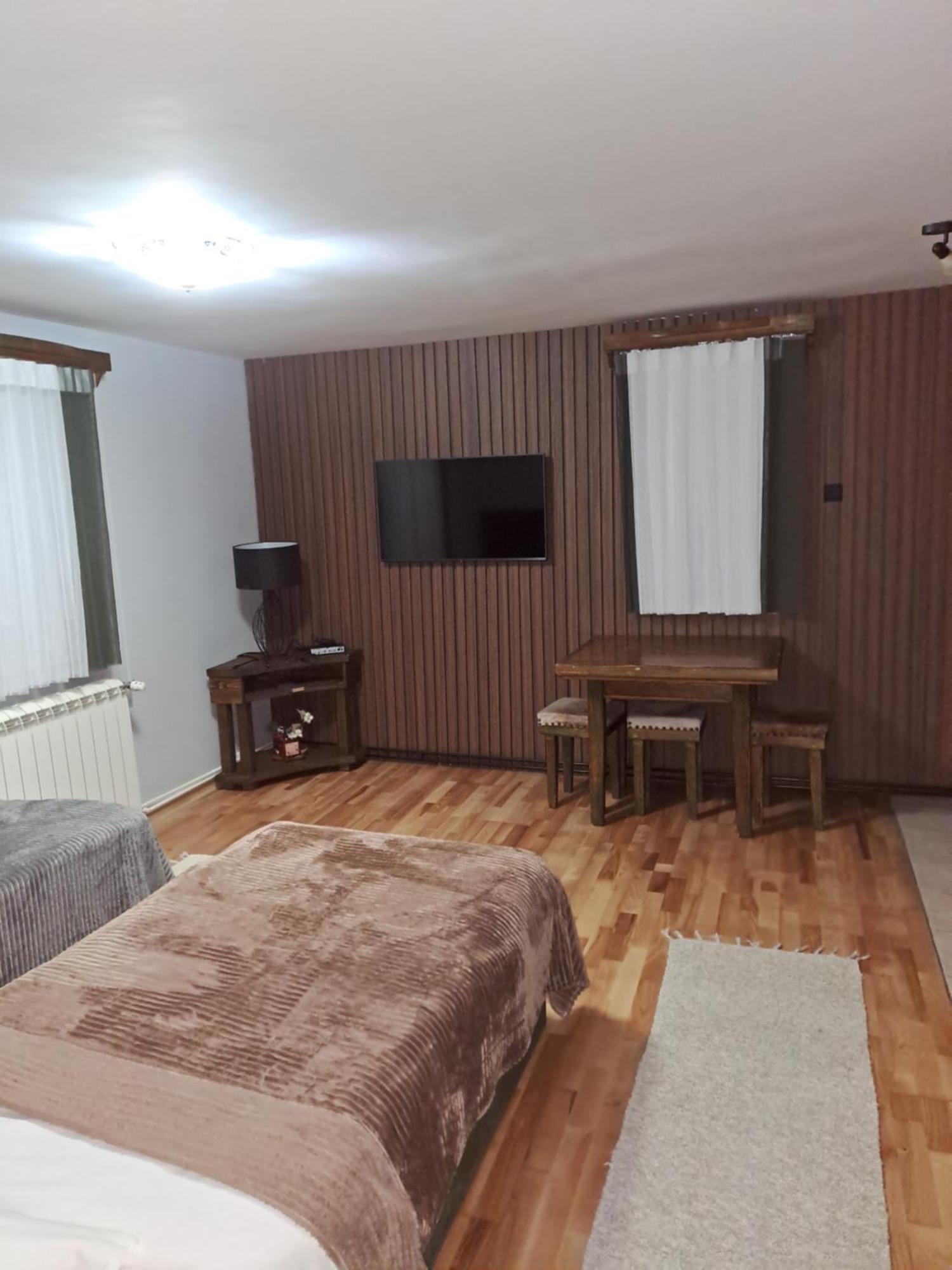 Rooms And Apartmants Mirovic 콜라신 객실 사진