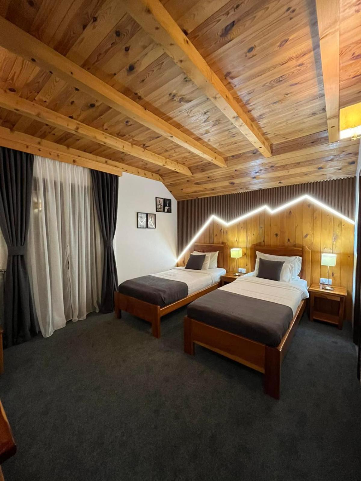 Rooms And Apartmants Mirovic 콜라신 외부 사진